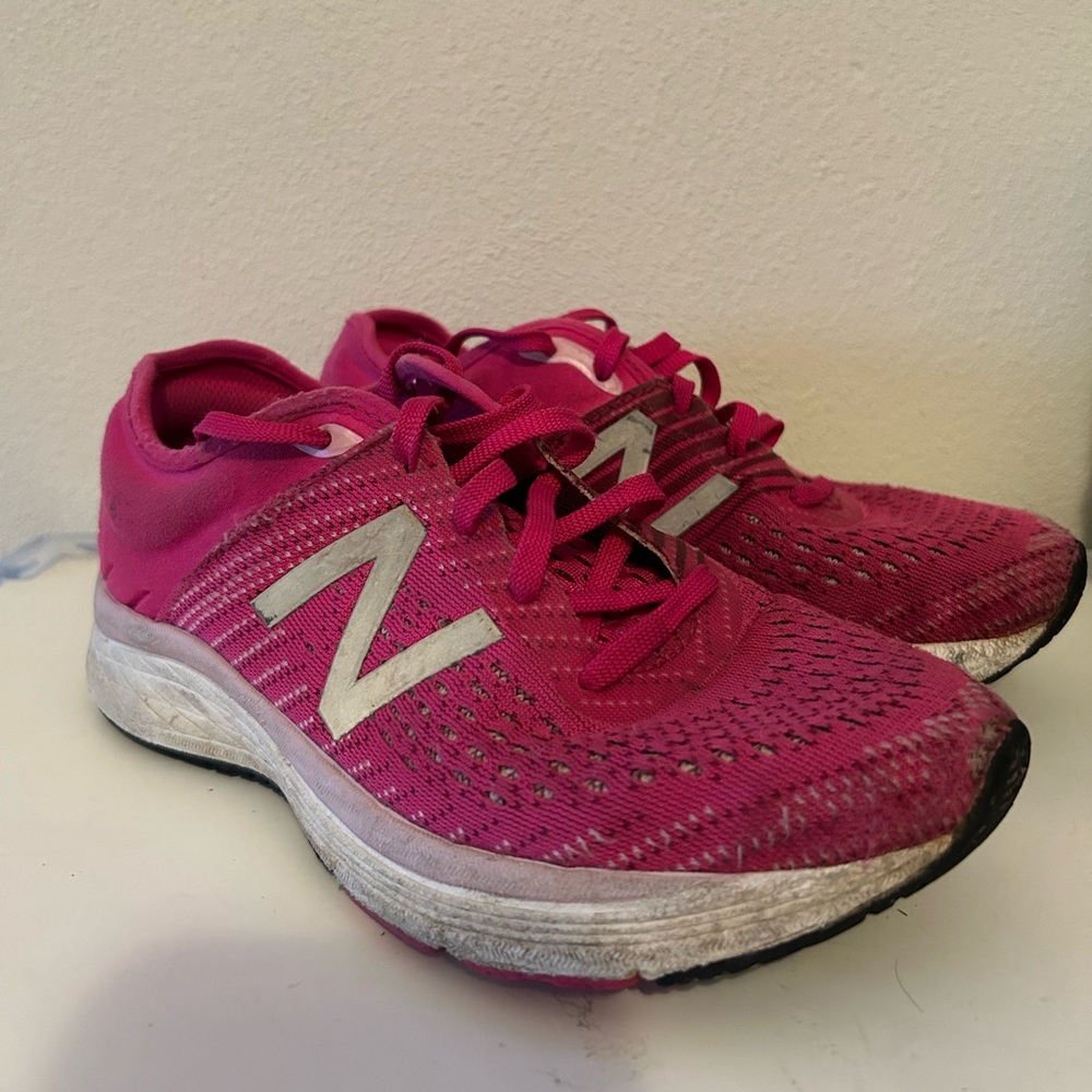New Balance Youth Girls Hot Pink Running Shoes size 2!